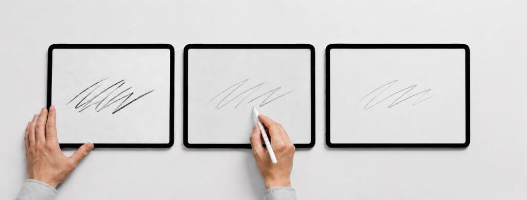 三台 iPad 呈現不同類紙膜表面的書寫筆觸，示意高、中、低摩擦手感差異