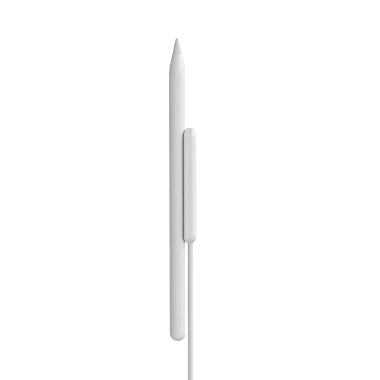 白色 Apple Pencil 第 2 代吸附於磁吸充電座側邊，充電座連接線向下延伸