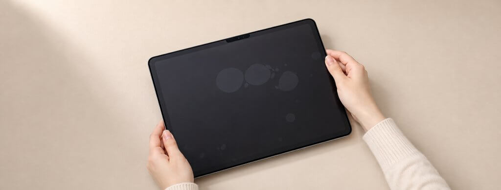 iPad 類紙膜貼膜後出現氣泡或灰塵的處理示意